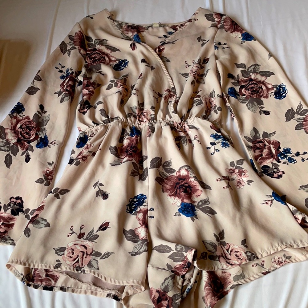 Super cute romper! - Picture 1 of 1